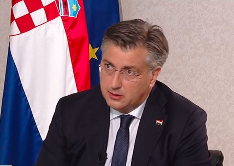 Plenković na Hrvatskom radiju: U nekim kulturama, u nekim zemljama, pomalo postaje neugodno onome koji se nije cijepio; Grmoju i Petrova optužio da su huškali, a sada plaču