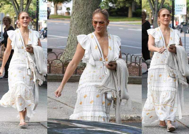 Izgleda sjajno: Jennifer Lopez ima savršenu ljetnu haljinu i najtrendi sandale sezone