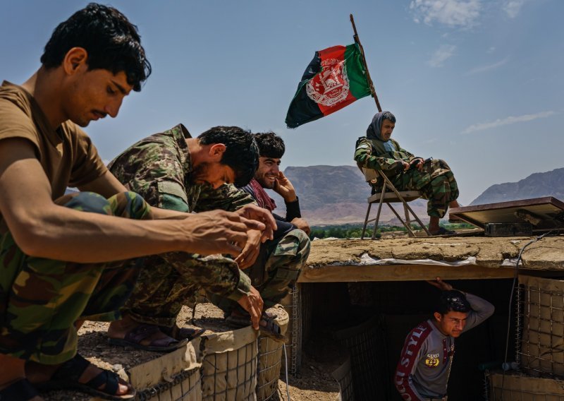 SAD poručile: Na Afganistancima je da brane zemlju od talibana