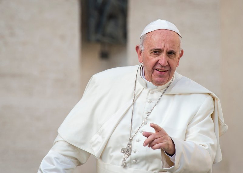 Papa Franjo nedjeljnu molitvu čitat će iz bolnice