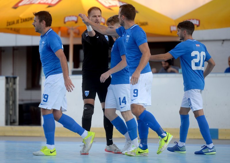 Velike promjene na čelu Futsal Dinama; ugledni estetski kirurg koji se školovao u Londonu obećao Ligu prvaka, a trenersko mjesto preuzela legenda kluba