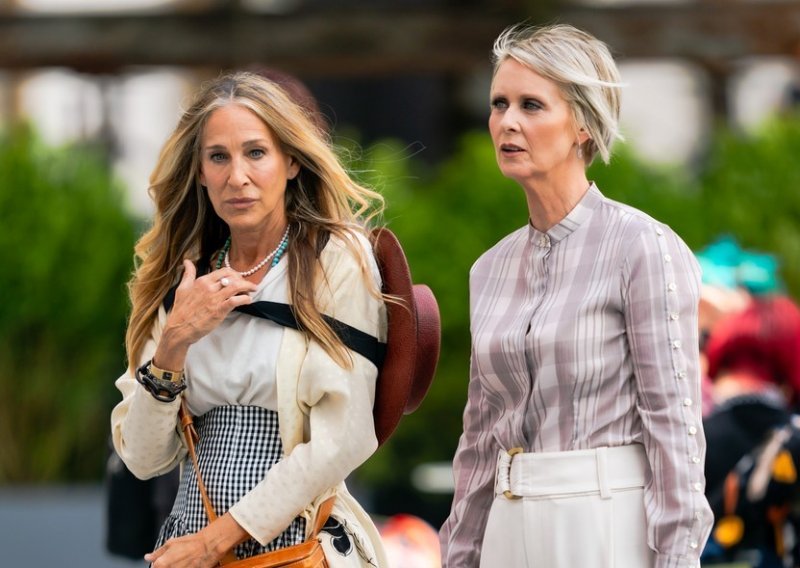 Junakinje 'Seksa i grada' ponovno na okupu: Sarah Jessica Parker i Cynthia Nixon iznenadile novim imidžom u znaku sijedih