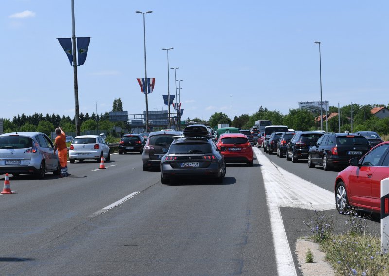 Gužve, vrućine i radovi - naoružajte se strpljenjem u prometu