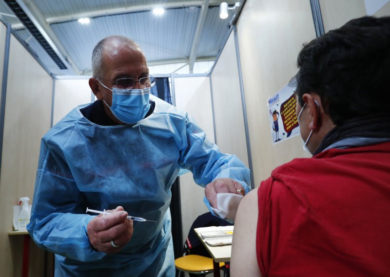 Francuski zdravstveni savjet: Bez odgode uvesti obvezno cijepljenje u zdravstvu