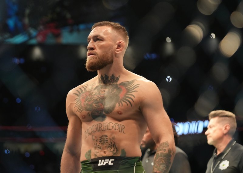 Conor McGregor nije mogao obuzdati jezičinu iako je poražen i ozlijeđen; vulgarno je dobacio supruzi svojeg protivnika, ali ona je imala spreman 'odgovor'