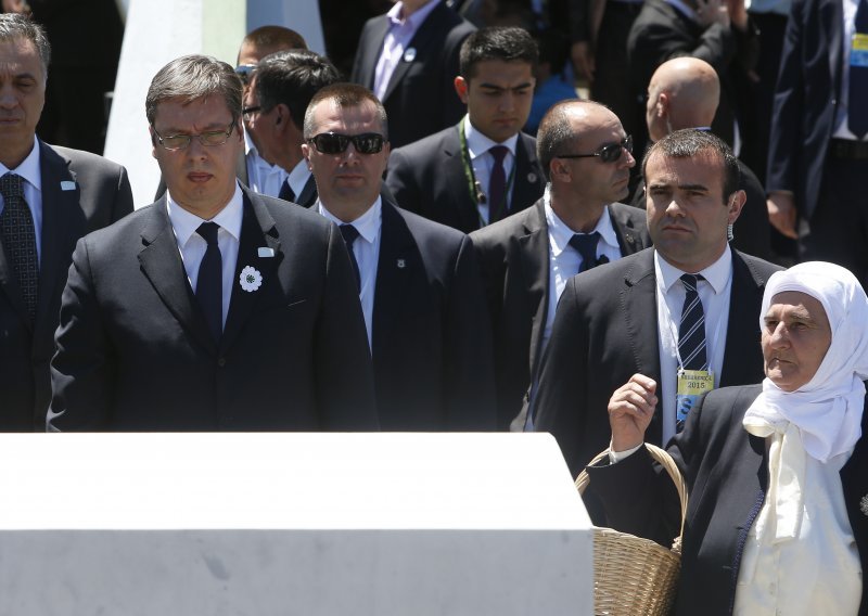 [VIDEO] Srpski dužnosnici neće u Srebrenicu dok se ne kazne napadači na Vučića 2015.