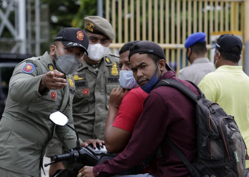U Indoneziji rekordno velik broj zaraza, naručuje se dodatni kisik