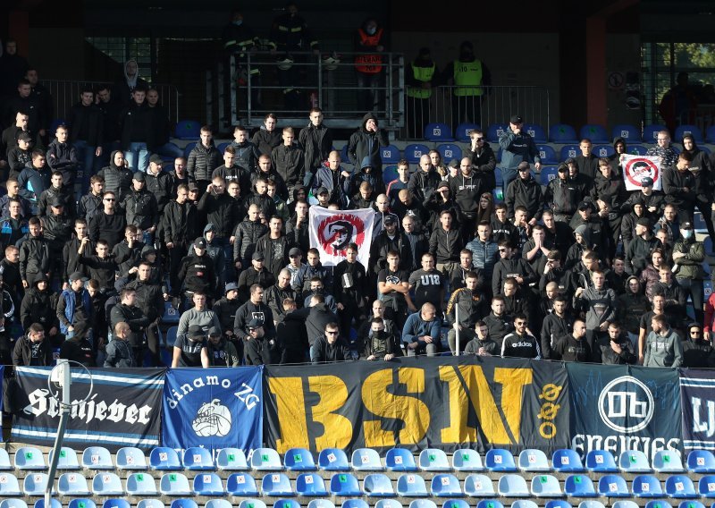 [FOTO] Bad Blue Boysi došli podržati Modre s tribina, ali kada su pustili glas i izvjesili zastavu, domaćini su ih izbacili sa stadiona