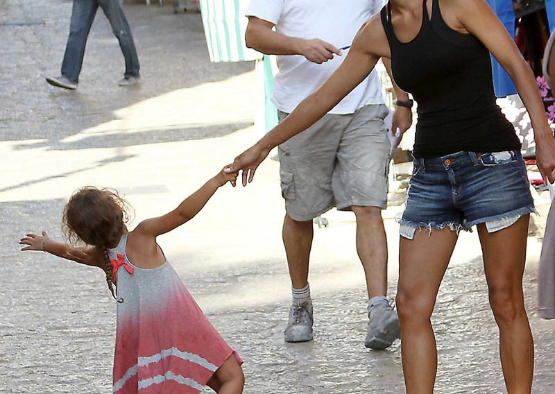 Halle Berry slomila je nogu trčeći za kozom