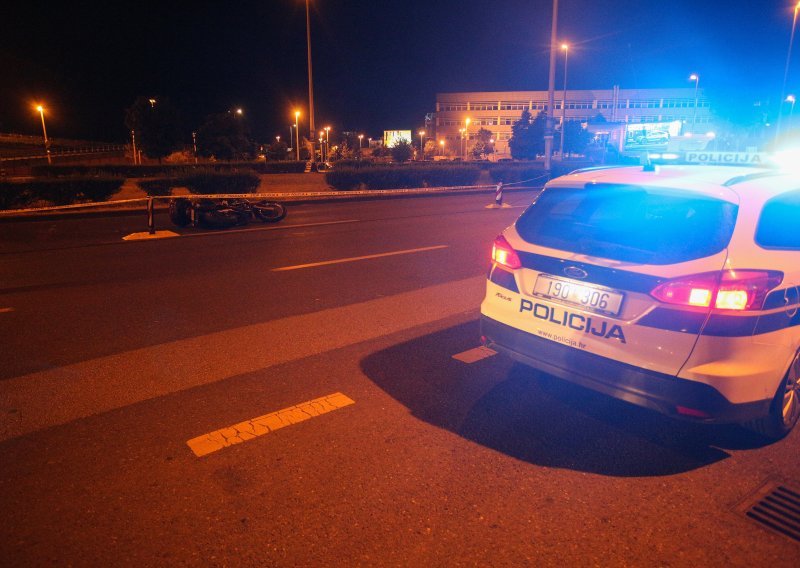 U teškoj prometnoj nesreći u Zagrebu sinoć poginuo motociklist