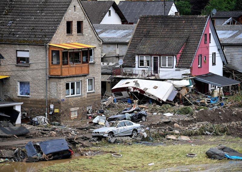 Poplave u Njemačkoj i Belgiji ubile najmanje 67 ljudi, evakuacije i u Nizozemskoj