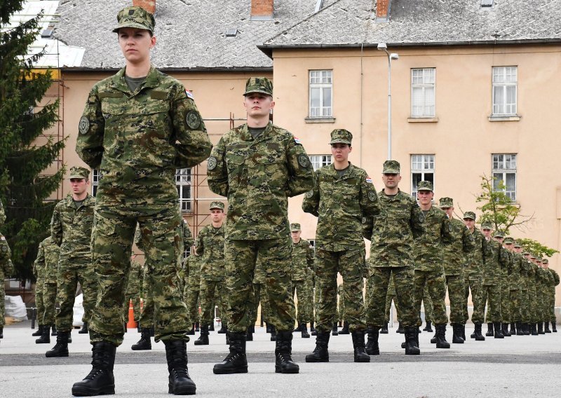 [VIDEO/FOTO] U Požegi prisegnuo 191 ročnik na dragovoljnom vojnom osposobljavanju