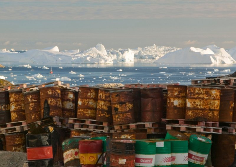 Ispod leda kriju se milijarde barela nafte za kojima tragaju najveće svjetske kompanije. No, Grenland je odlučio reći stop