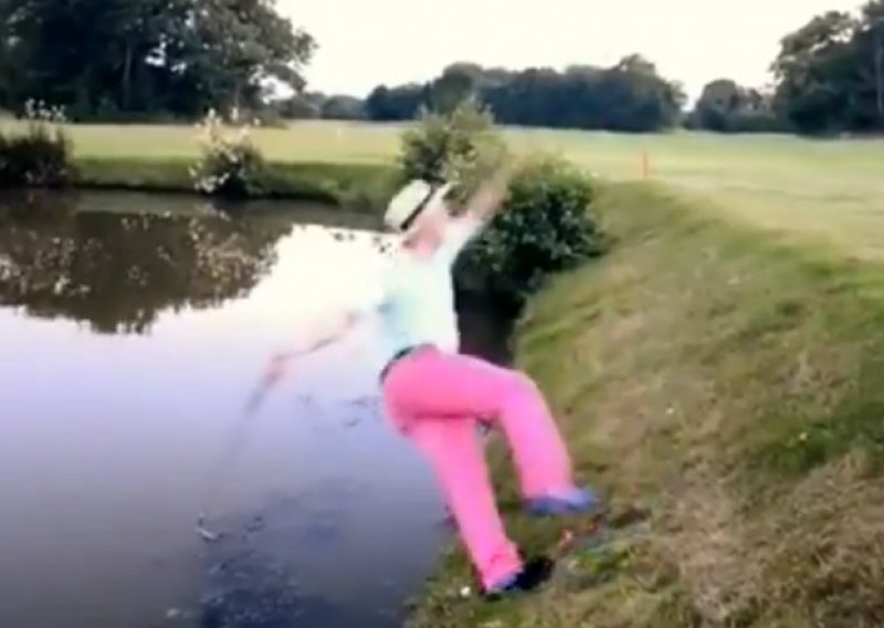 Pijani golfer promašio lopticu, ali pogodio jezero