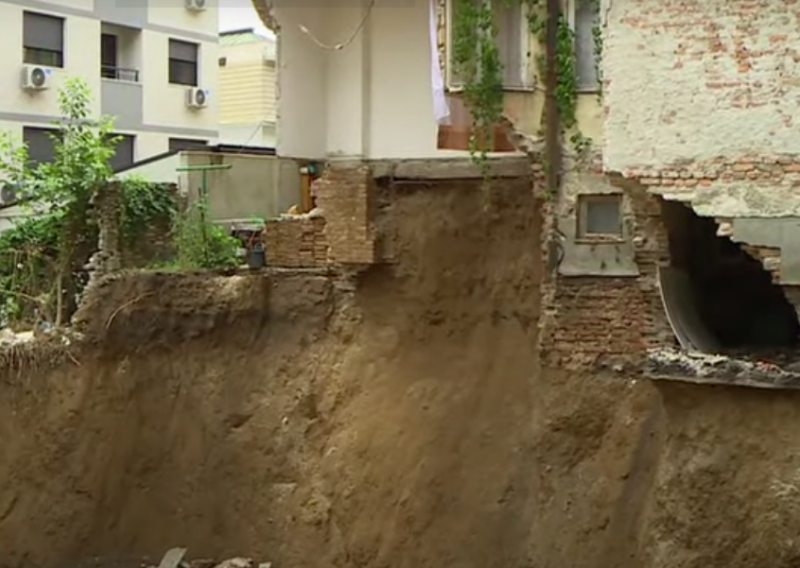 [VIDEO] U Beogradu se urušila stambena zgrada, samo pukim slučajem nema žrtava