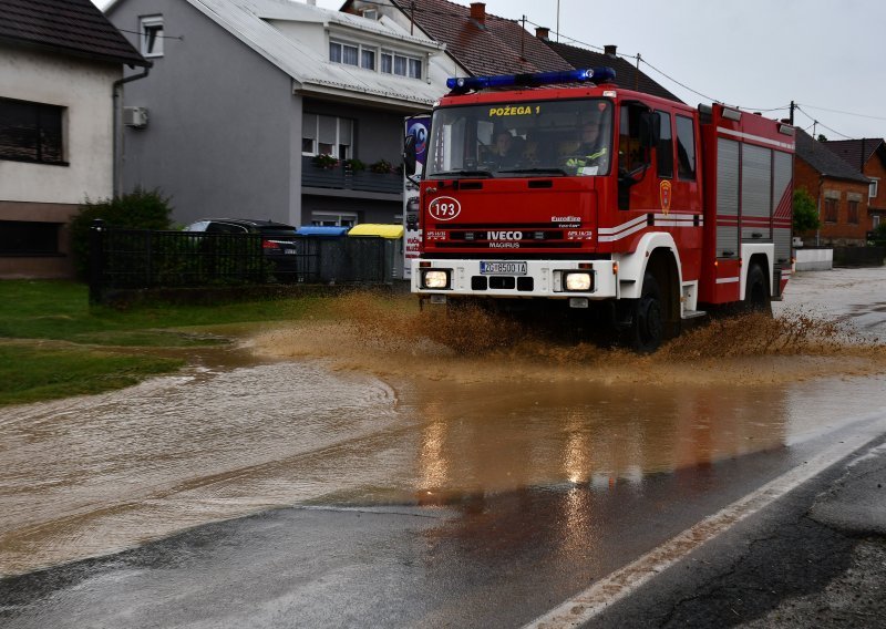 U požaru kuće smrtno stradala jedna osoba