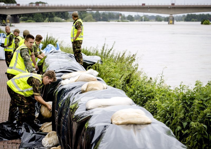Nizozemci i dalje u visokoj pripravnosti zbog nabujalih rijeka