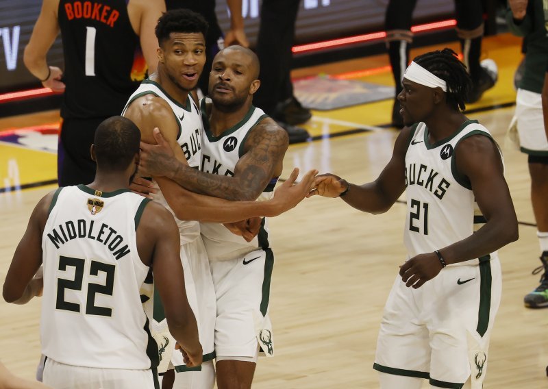 [FOTO] Kakav preokret u velikom NBA finalu; Milwaukee Bucksi stigli korak do titule, a šestu utakmicu igraju kod kuće