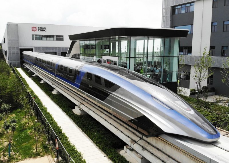 [FOTO/VIDEO] Kina predstavila vlak maglev koji razvija brzinu od 600 km na sat