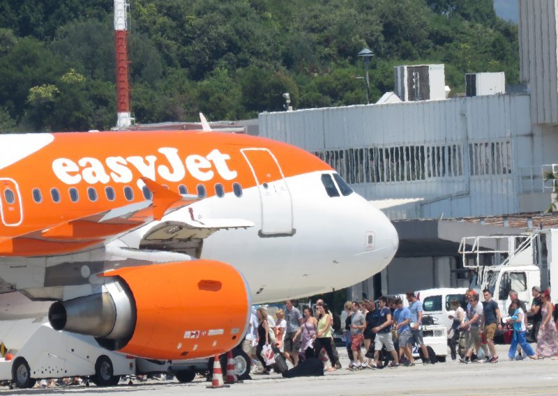 Britanija ukinula sve mjere, prvi avion s britanskim turistima sletio u Split: Doznajemo je li bilo neke posebne procedure za njih