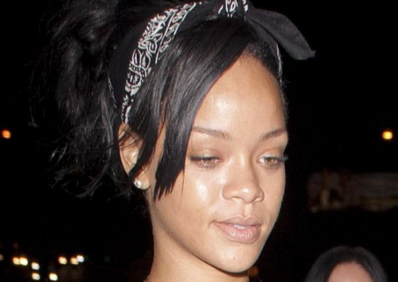 Zbog čega je Rihanna izašla iz kuće bez šminke?