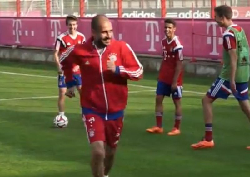 Guardiolina simpatična bruka na treningu Bayerna
