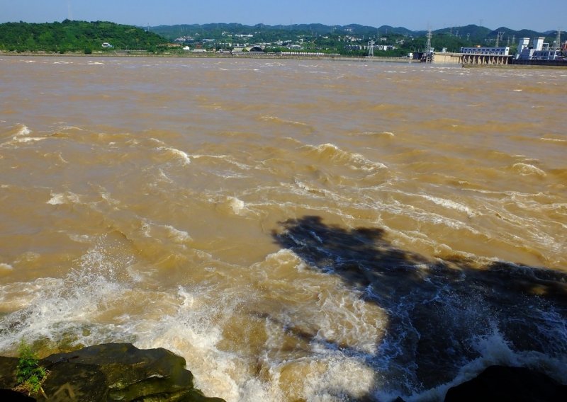 Upozorenje vojske u središtu Kine: Brana u svakom trenutku može popustiti, poplave uzele prve žrtve