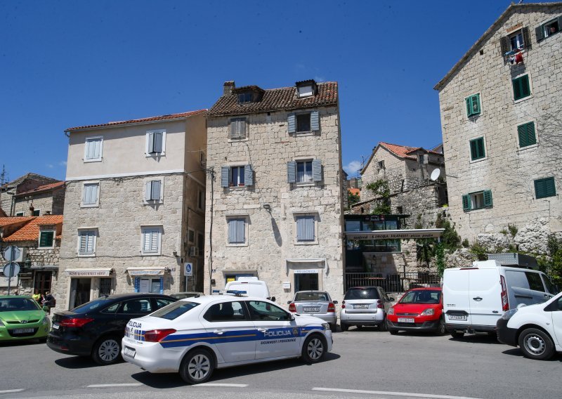 U Splitu napao i kamenom po glavi izudarao muškarca, uhićen je i optužen za pokušaj ubojstva