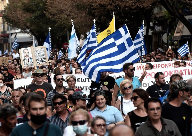 Grčka policija i prosvjednici sukobili se na prosvjedu protiv cijepljenja