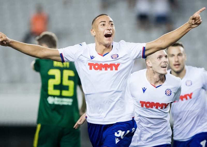 [FOTO] Hajduk je golovima Marina Ljubičića pred 12.000 navijača na Poljudu pobijedio 2:0, Osijek na gostovanju u Poljskoj odigrao 0:0