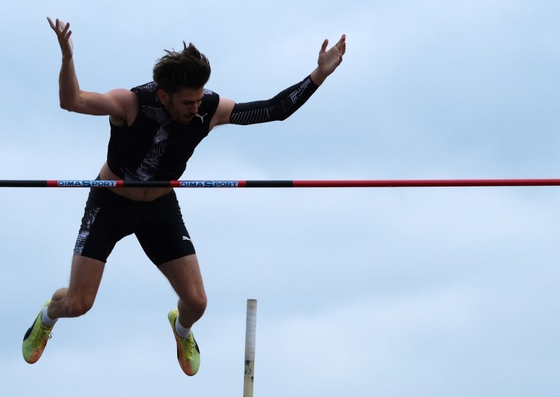 [VIDEO/FOTO] Britanski olimpijac nastradao na treningu; objavio snimku nesreće i fotografiju razbijenih zubi: Nadam se da imaju dobrog zubara!