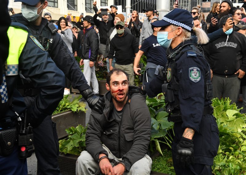 Razbijene glave na prosvjedima protiv korona-mjera u Australiji