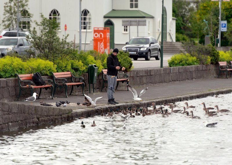 Nakon četiri tjedna bez ograničenja, Island ponovno postrožuje mjere