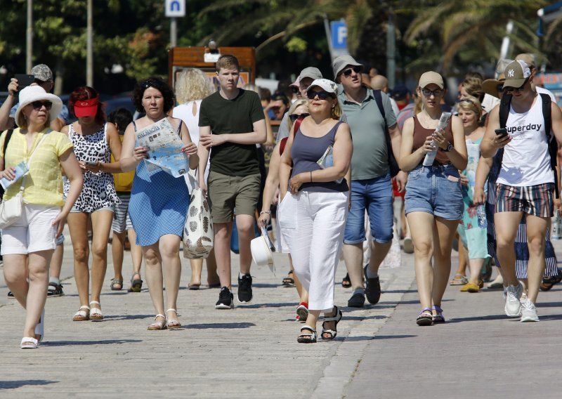 Na Makarskoj rivijeri 70 posto turista u odnosu na isto vrijeme rekordne 2019. godine