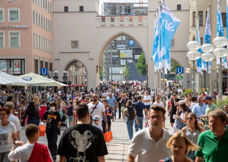 Njemačka najavljuje ograničenja za necijepljene ako se zaraza ne obuzda