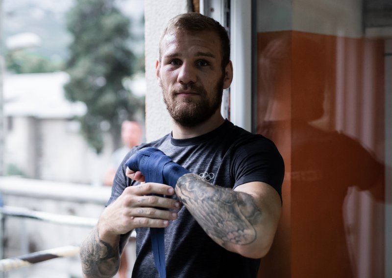 Luka Plantić krou ušicu igle prošao u drugo kolo; hrvatski boksač u napetoj borbi sudačkom odlukom slavio protiv Jordanca