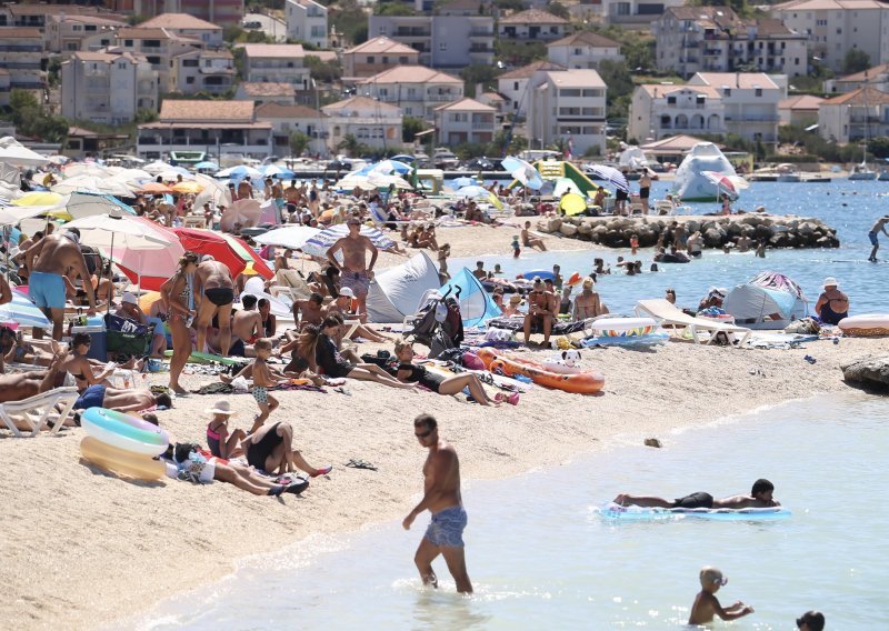 Reakcija vlasnika kuće iz čije je septičke jame sadržaj završio na plaži: Nije namjerno, pukla je cijev