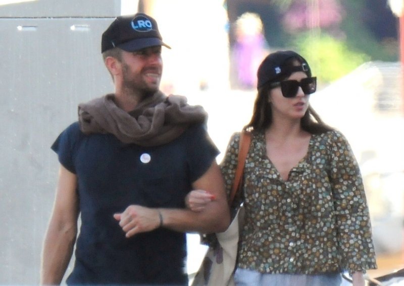 [FOTO] Dakota Johnson i Chris Martin pobjegli na romantični vikend u Palma de Mallorcu