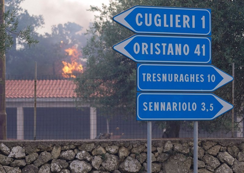 Italija od Europe zatražila kanadere koji će pomoći gasiti požare na Sardiniji