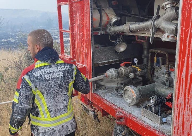 Lokaliziran požar kod Perkovića u Šibensko-kninskoj županiji