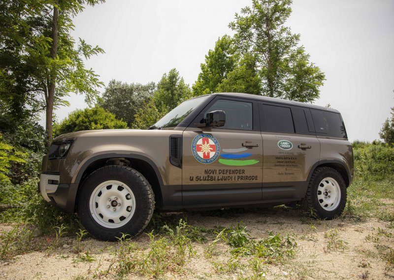 [FOTO] Novi Land Rover Defender na usluzi HGSS-u: Svjetski stručnjak za terensku vožnju dizajniran za pustolovine