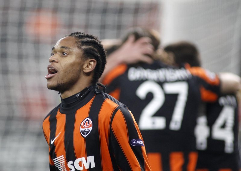 Luiz Adriano moli za oprost navijače i Uefu