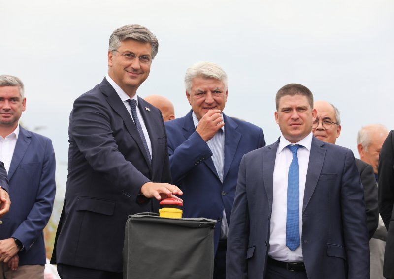 [FOTO] Plenković: Hrvatska nikad dosad nije na raspolaganju imala toliko bespovratnog novca iz Europe