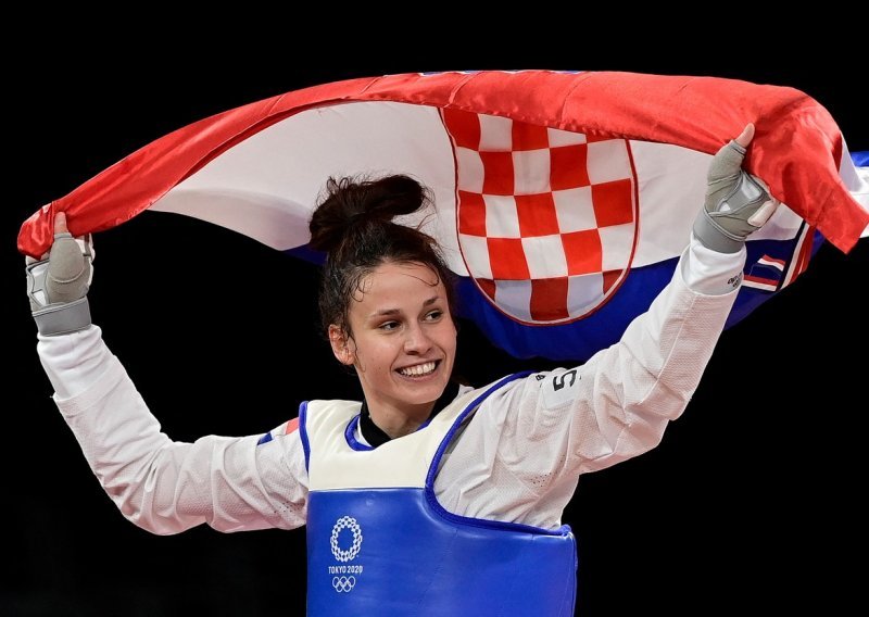 [FOTO] Hrvatska ima prvo olimpijsko zlato! Senzacionalna djevojka iz Knina Matea Jelić u fantastičnom meču nakon ludog preokreta ispisala povijest