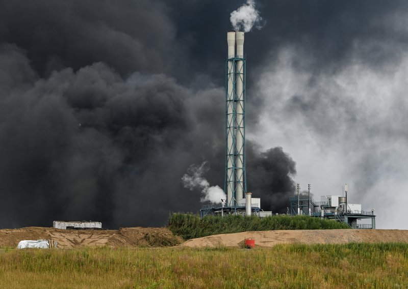 [VIDEO/FOTO] Snažna eksplozija u industrijskoj zoni Leverkusena: Jedna osoba poginula, najmanje 16 ozlijeđenih, četvero nestalih