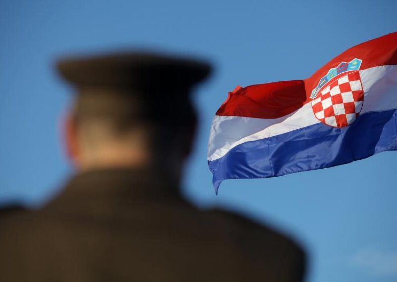 Hrvatska ima problema s korupcijom u vojnim nabavama