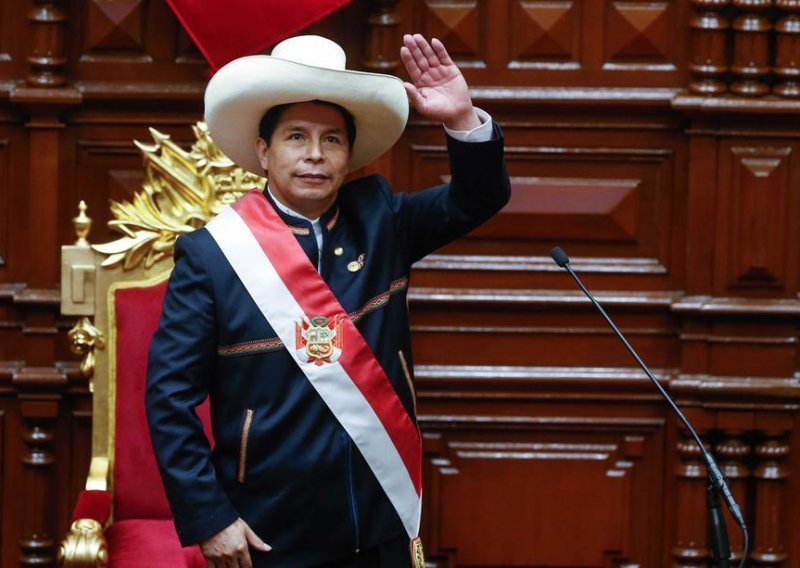 Prisegnuo novi peruanski predsjednik Pedro Castillo, obećao zemlju 'bez korupcije'