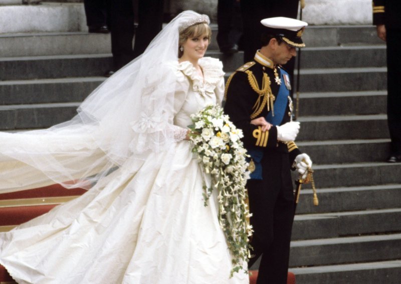Nakon 40 godina na aukciji se našla kriška torte s vjenčanja princeze Diane i princa Charlesa