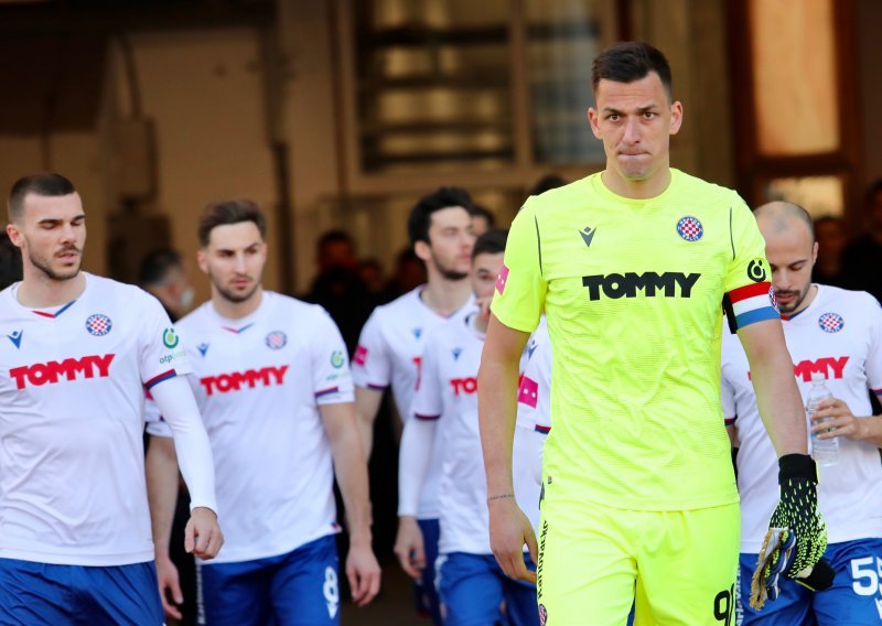 [VIDEO] Kapetan Hajduka Lovre Kalinić bio je brutalno iskren nakon debakla i ispadanja iz Europe: Nedopustivo, ovo je velika sramota...