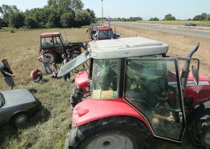 Seljaci spremaju proboj na autocestu i pohod na Zagreb